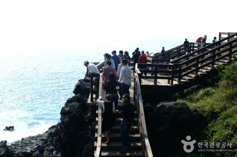 Daepo Jusangjeolli Cliff 