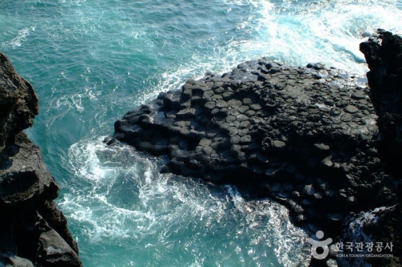Daepo Jusangjeolli Cliff 