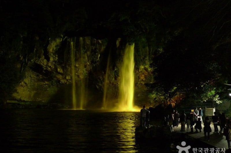 Cheonjiyeon Falls  (3/18)
