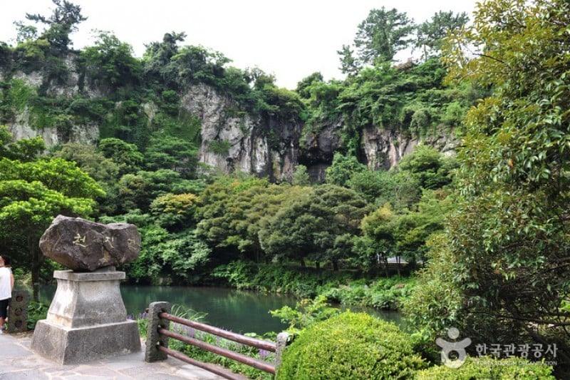 Cheonjiyeon Falls  (8/18)
