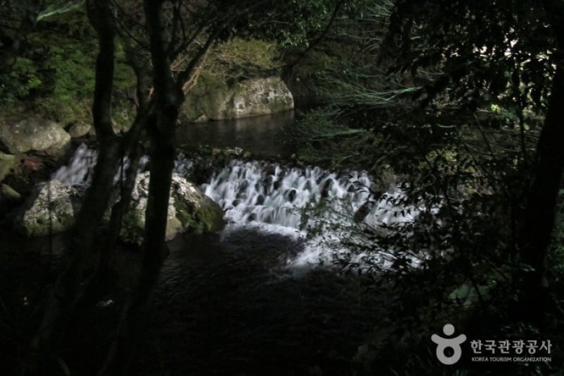Cheonjiyeon Falls  (9/18)