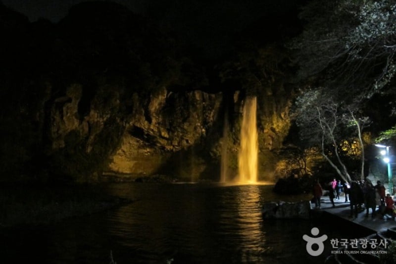 Cheonjiyeon Falls  (12/18)