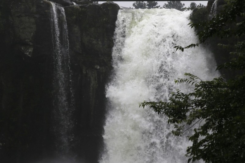 Cheonjeyeon Falls  (3/6)