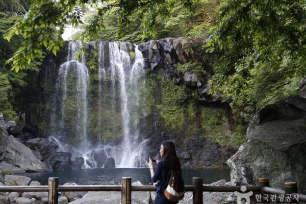 Cheonjeyeon Falls