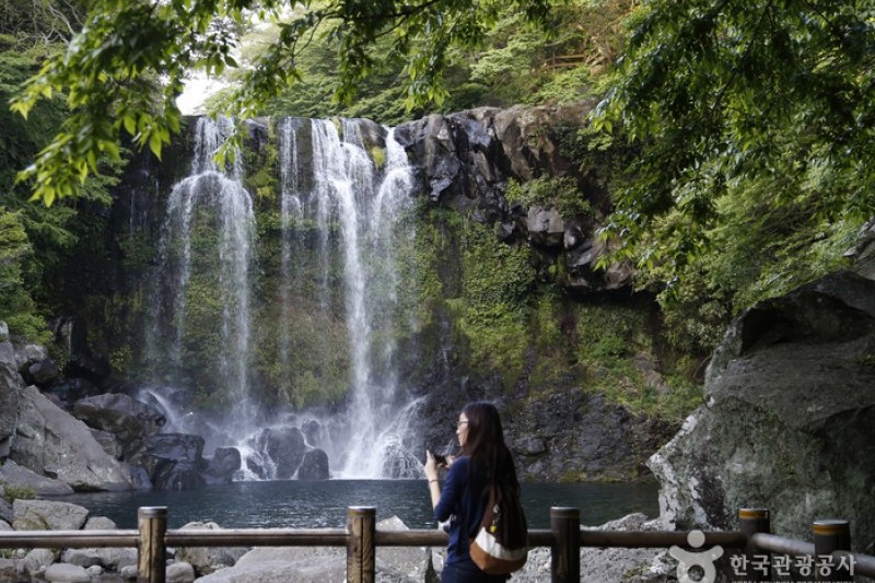 Cheonjeyeon Falls  (4/6)