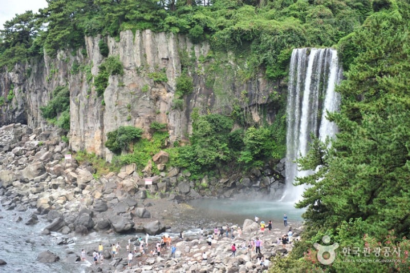 Jeongbang Falls  (2/11)