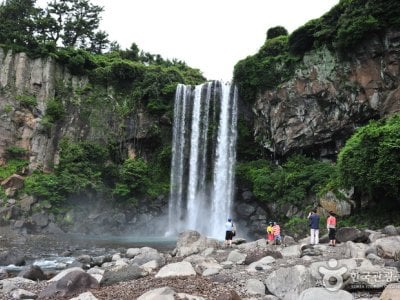 Jeongbang Falls