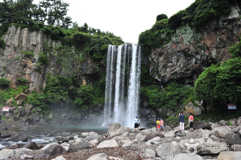 Jeongbang Falls  (4/11)