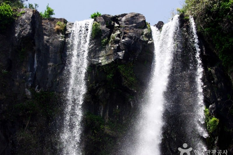 Jeongbang Falls  (7/11)