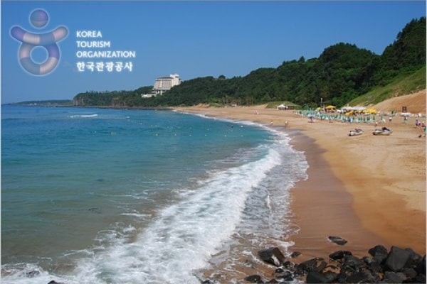 Jungmun Saekdal Beach