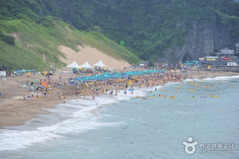 Jungmun Saekdal Beach  (2/7)