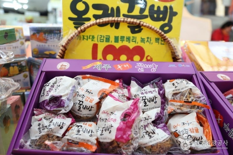 Jeju Dongmun Traditional Market  (2/8)