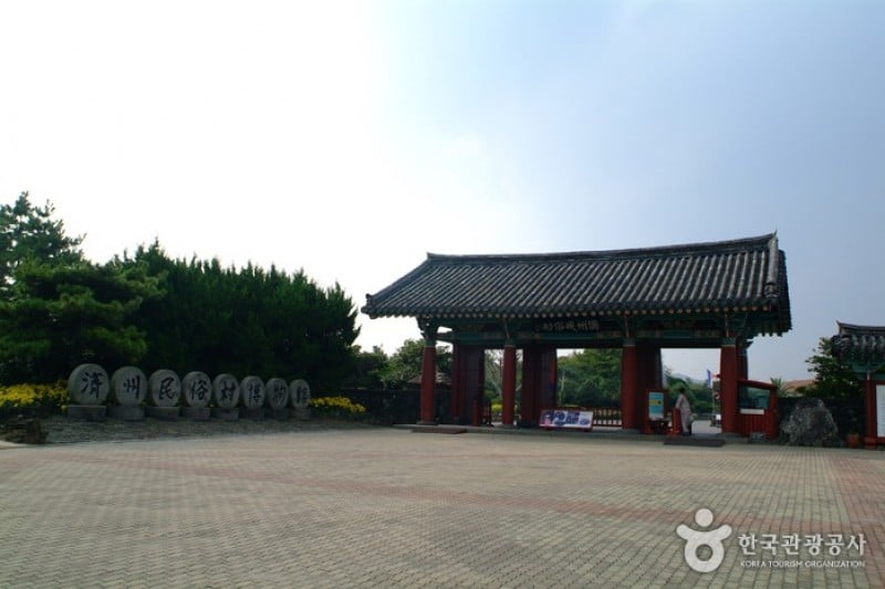 Jeju Folk Village Museum  (1/24)