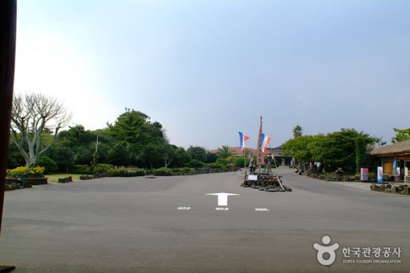 Jeju Folk Village Museum  (2/24)