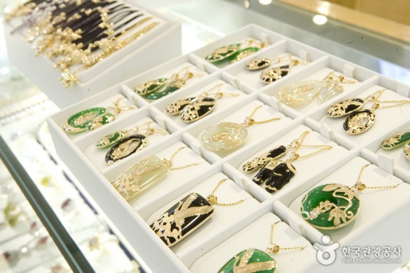 The Shilla Duty Free Shop - Jeju Branch  (6/17)