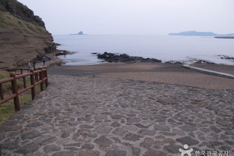 Yongmeori Beach  (3/17)