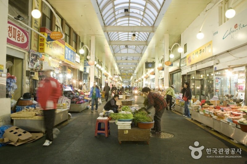 Seogwipo Maeil Olle Market  (2/9)