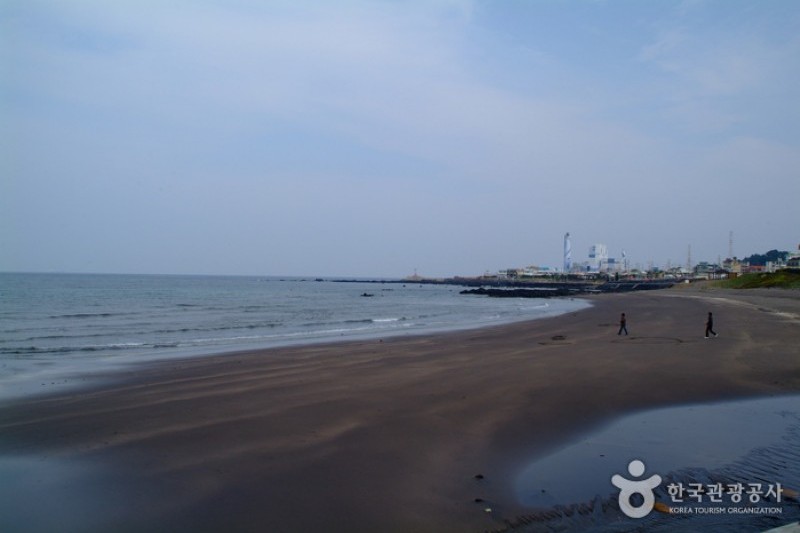 Samyang Black Sand Beach  (2/17)