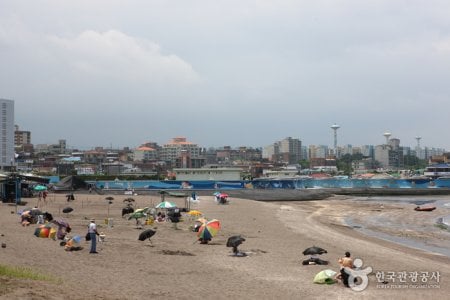 Samyang Black Sand Beach 