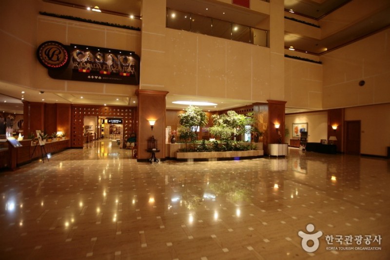 Ramada Plaza Jeju Hotel  (2/26)