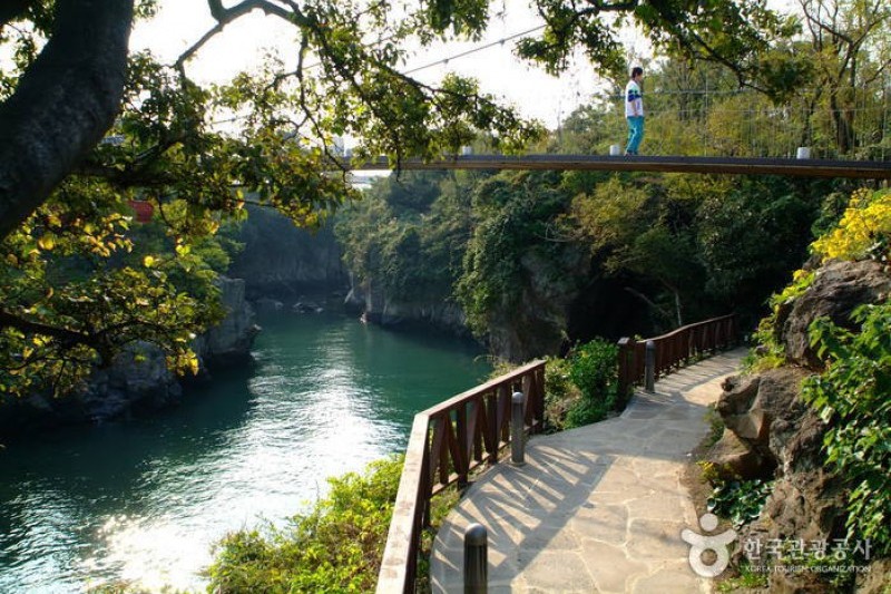 Yongyeon Pond  (1/13)