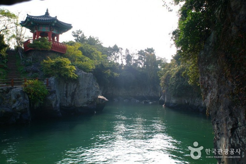 Yongyeon Pond  (4/13)