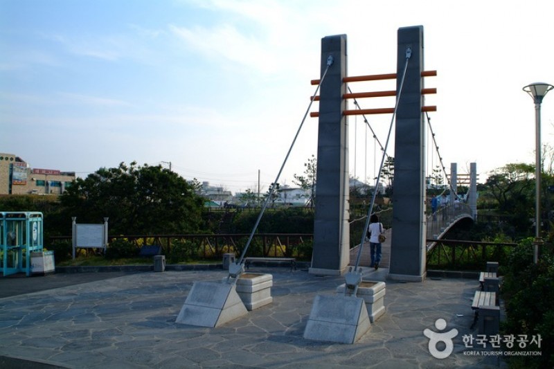 Yongyeon Pond  (5/13)