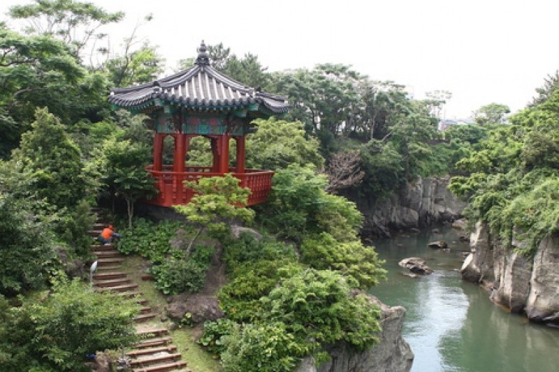 Yongyeon Pond  (12/13)