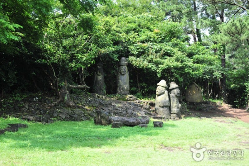 Bukchon Dol Hareubang Park  (1/17)