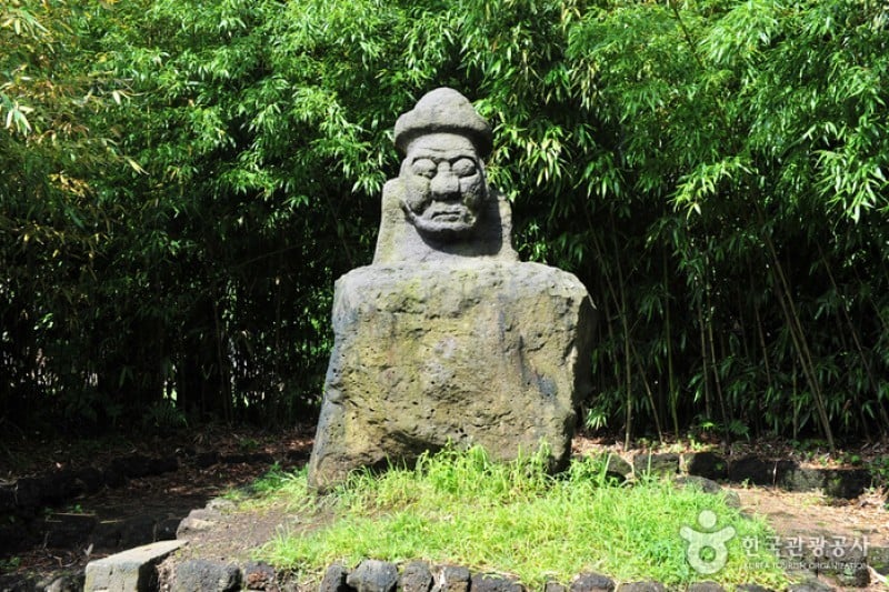 Bukchon Dol Hareubang Park  (4/17)