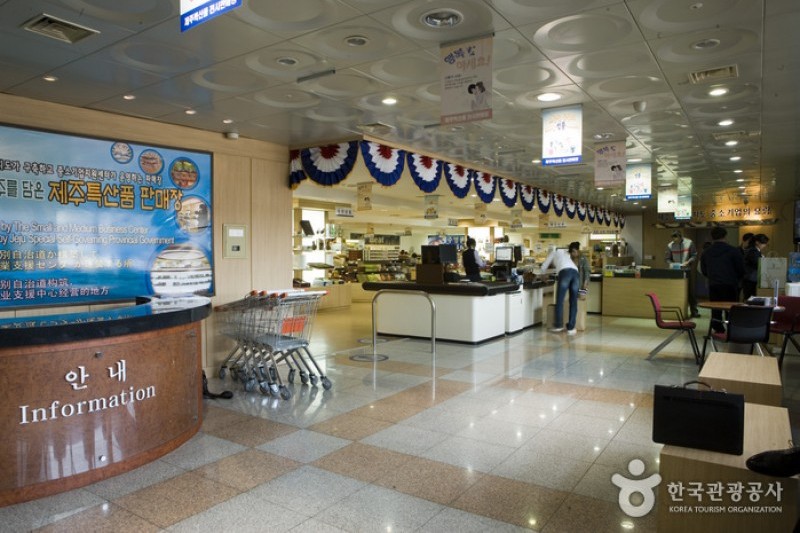 Jeju Local Produce Display and Sales Market  (1/9)