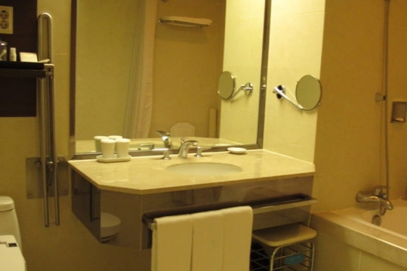 The Suites Hotel  (2/40)