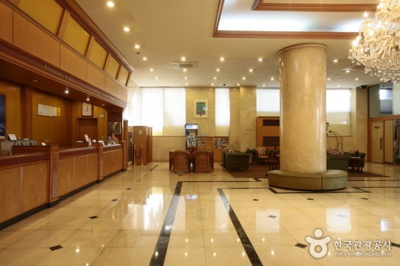 Hotel New Crown  (6/30)