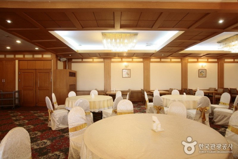 Hotel New Crown  (10/30)
