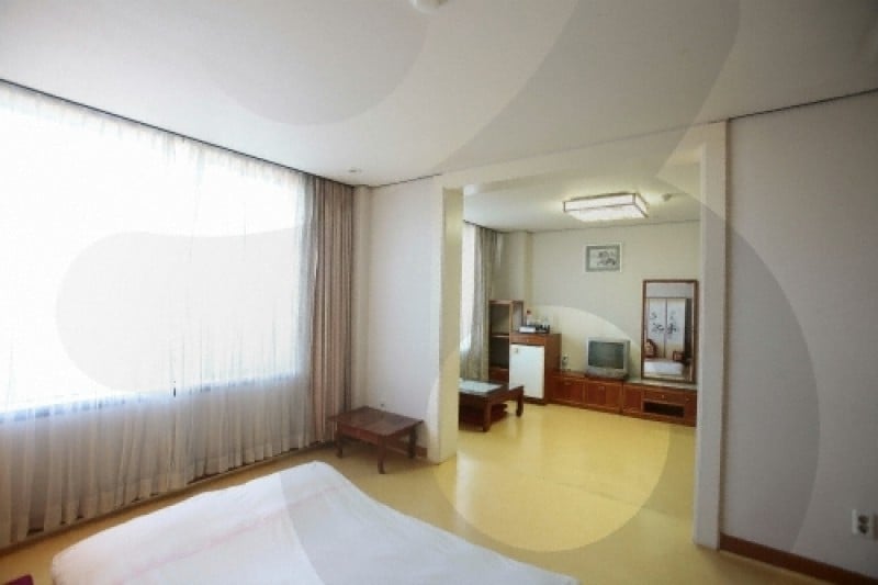 Hotel New Crown  (11/30)