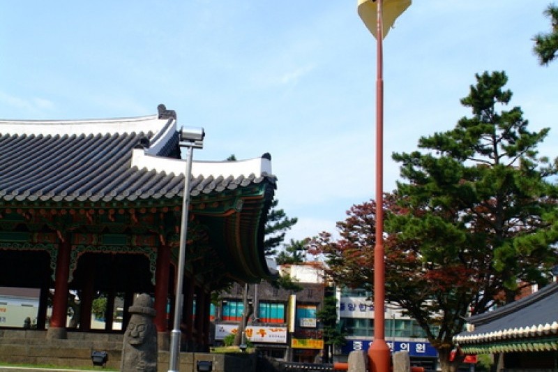 Jeju Gwandeokjeong Pavilion  (1/5)
