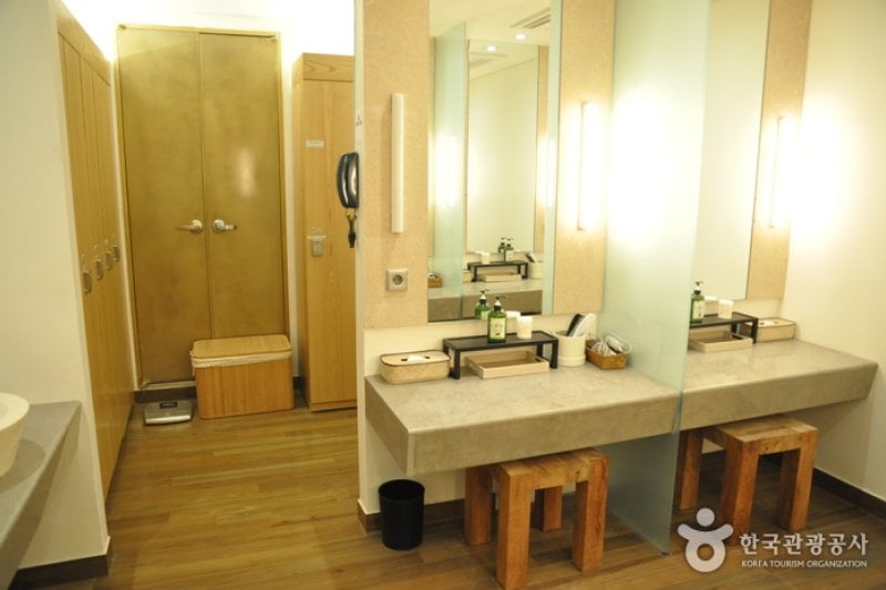 Baume Couture Boutique Hotel  (5/44)