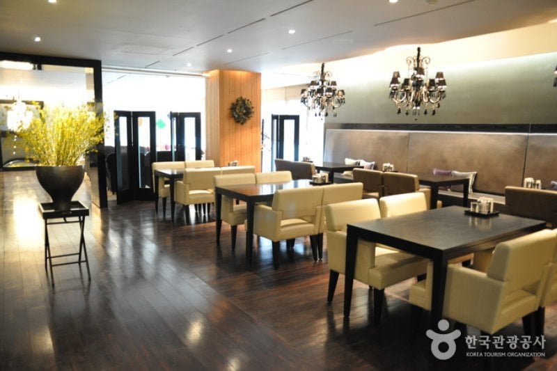 Baume Couture Boutique Hotel  (7/44)