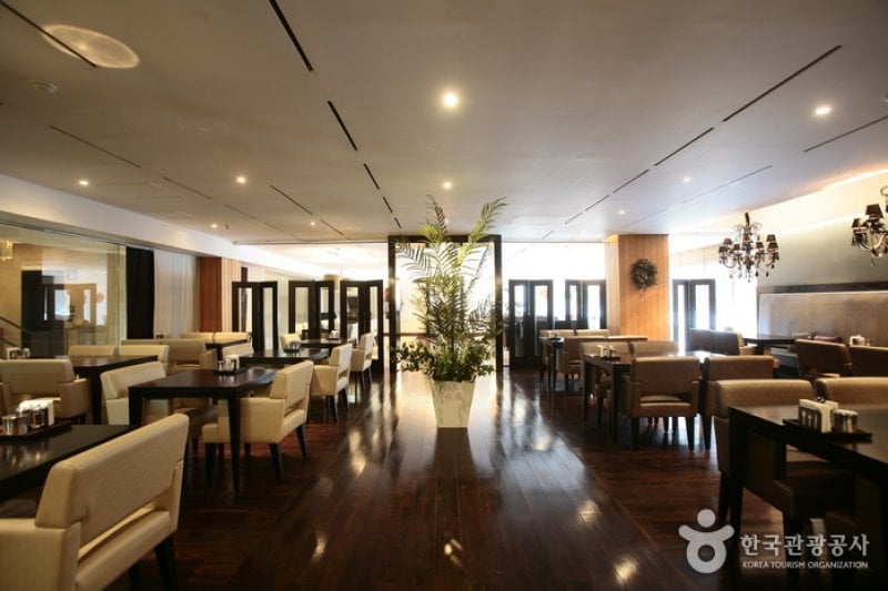 Baume Couture Boutique Hotel  (13/44)