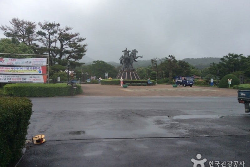 Let's Run Park (Jeju Racecourse) (2/4)