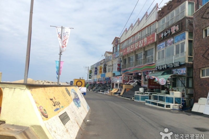 Haejin Hoetjip(raw fish restaurant) (1/5)