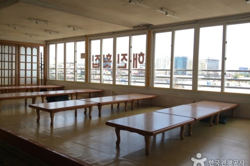 Haejin Hoetjip(raw fish restaurant) (4/5)