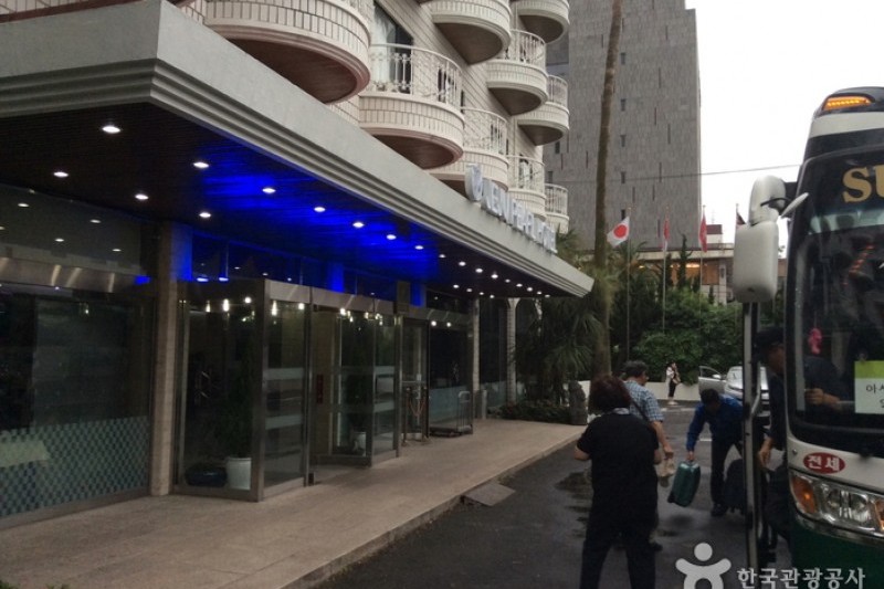 Jeju Pearl Tourist Hotel  (1/4)
