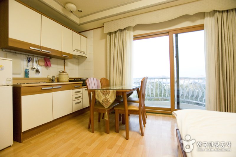 Sunrising House (해뜨는집 펜션) (3/5)