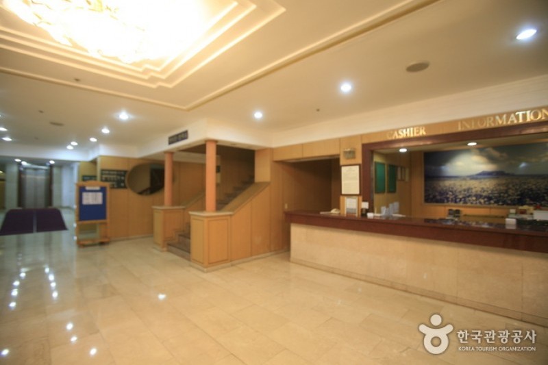 Honey Crown Hotel  (4/22)