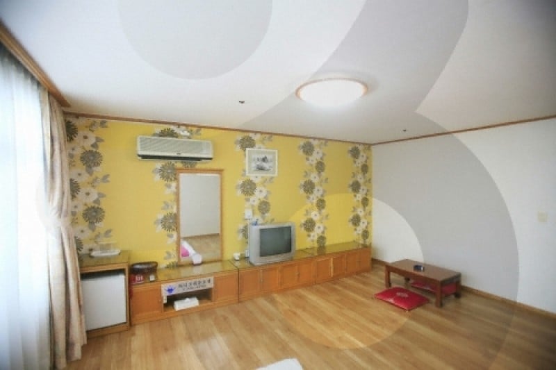 Honey Crown Hotel  (12/22)