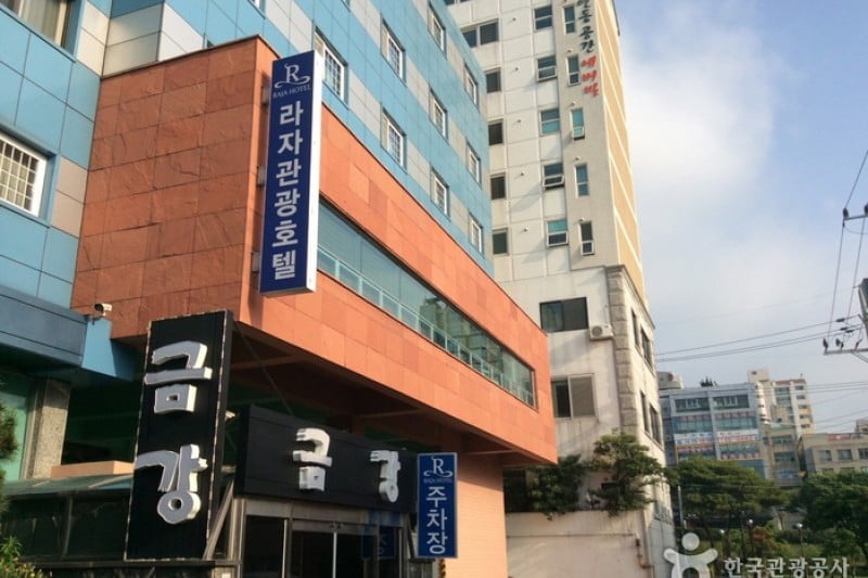 Raja Hotel  (1/4)
