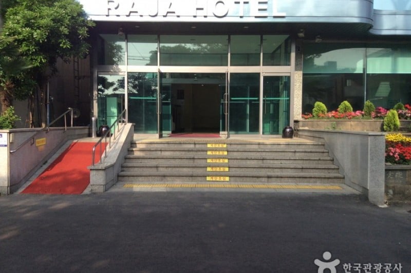 Raja Hotel  (2/4)