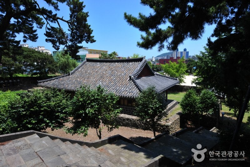 Jejuhyanggyo Confucian School (제주향교) (2/10)