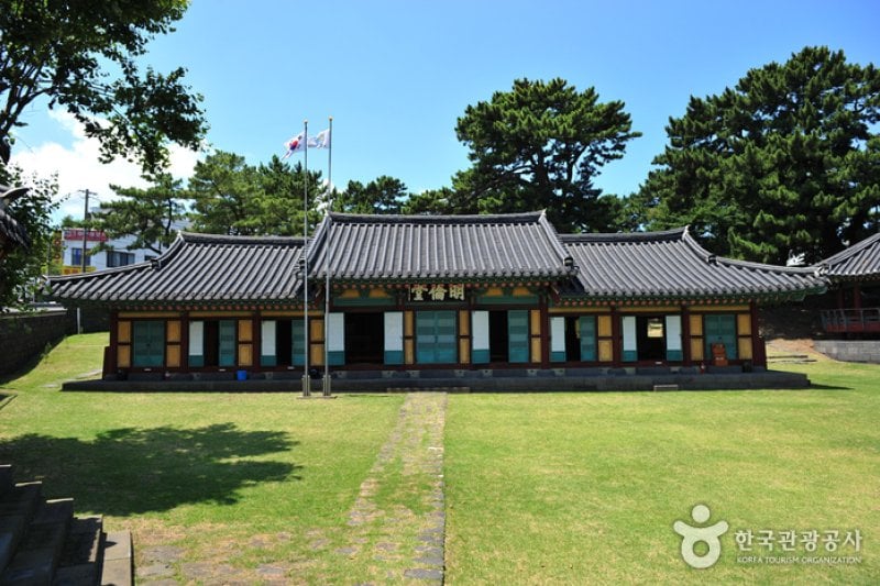 Jejuhyanggyo Confucian School (제주향교) (4/10)